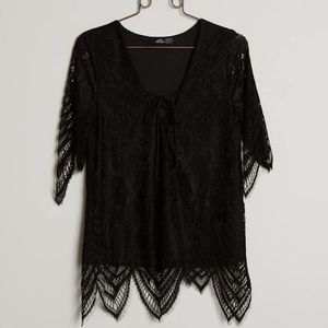BUCKLE BKE BOUTIQUE BLACK EYELASH LACE TOP